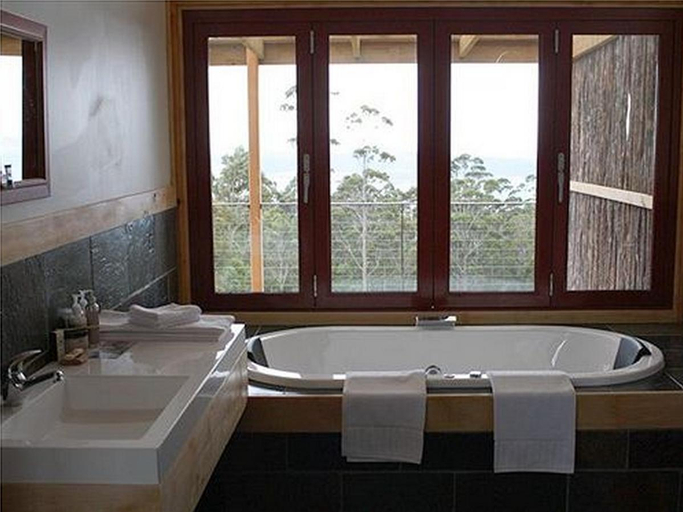 Bathroom 18