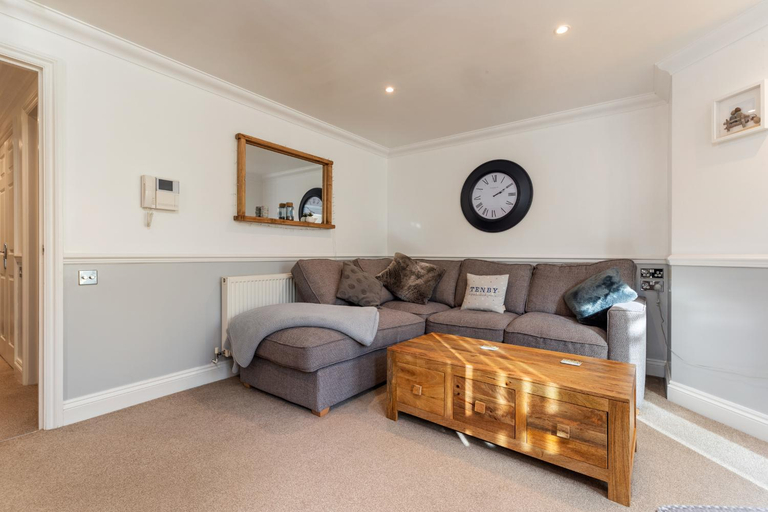 Others 5, 3 South Beach Court - Cosy Seafront Apartment, Pembrokeshire