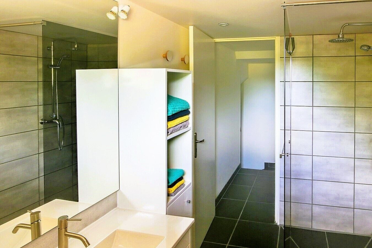 Bathroom 2, Le Cottage Bien-etre Jacuzzi Piscine, Tarn