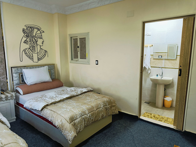 Bedroom 3, sneferu pyramids inn, Al-Ahram