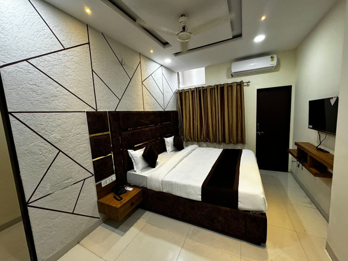 Bedroom 3, Hotel Apple INN, Indore