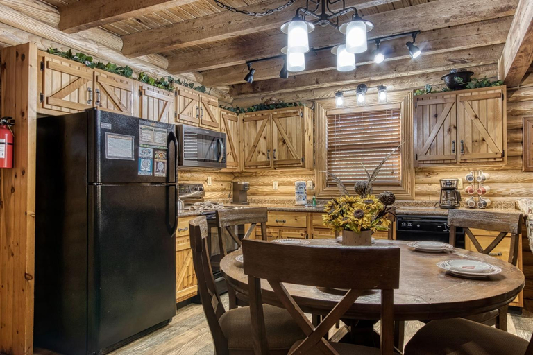 Food & Drinks, ER20 - Eagles Roost - Great location! - Close to town! cabin, Sevier