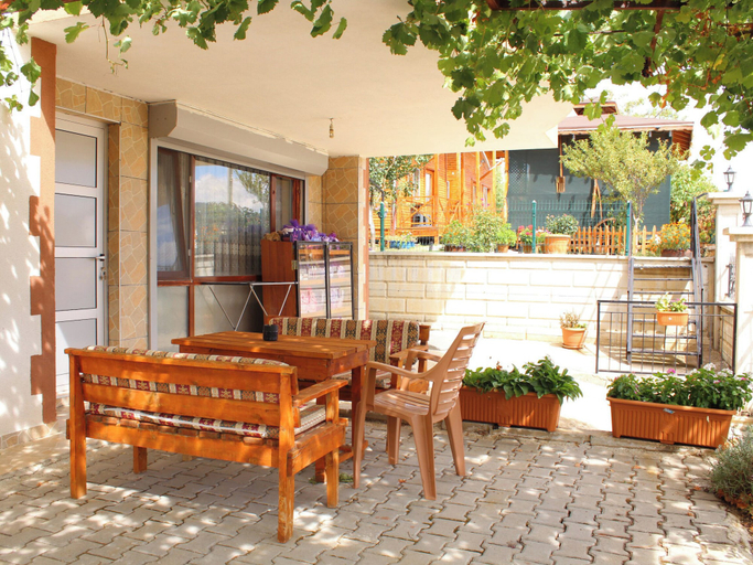 Others 5, Şahan Apart, Yeşilova