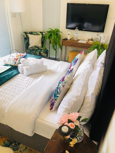 Others 5, MeeZee Pearl Double Bed Lodge With Free Parking, Manchester