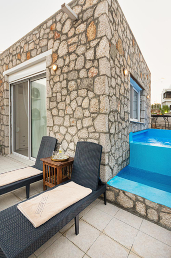 Facilities 4, CHRYSANTHI'S STONE HOUSE, South Aegean