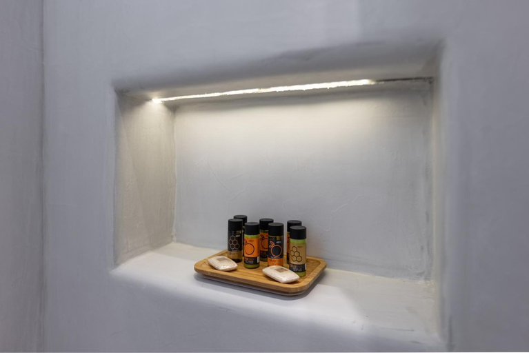 Food & Drinks 4, Azure Kimolos, South Aegean