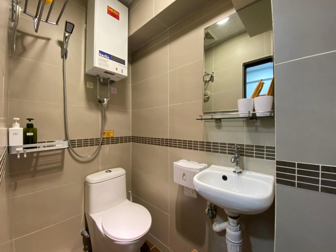 Bathroom 5, Royal Paris Guest House, Kowloon