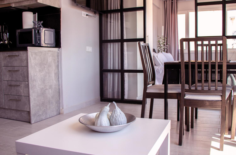 2, Athens Hills, Attica