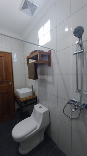 Bathroom 5, Villagio Beachfront - Pantai Karangpapak, Garut