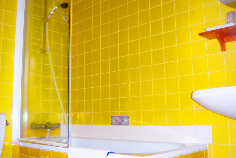Bathroom 2, Motel des Bruyeres, Loir-et-Cher