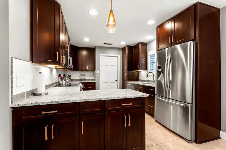 Others 5, Spacious Retreat with Private Pool, Travis