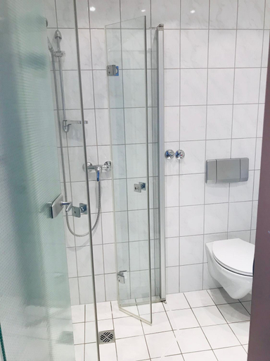 Bathroom 2, Hotel Bairischer Hof, Wunsiedel im Fichtelgebirge