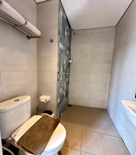 Bathroom 16