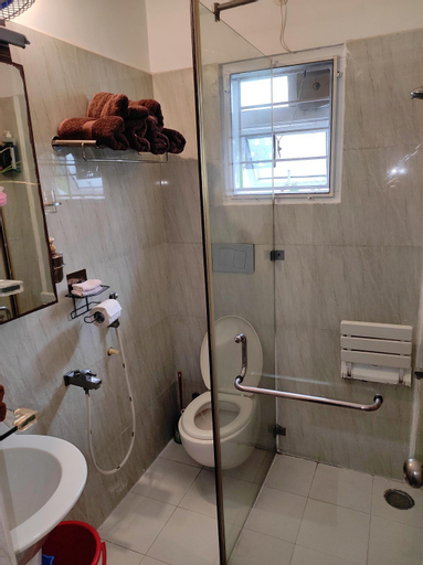 Bathroom 13
