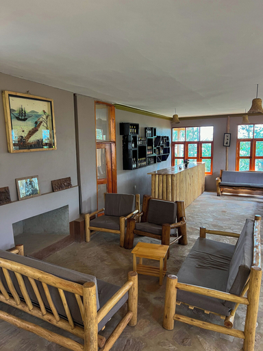 Others 5, Gorilla Bluff Lodge, Kinkiizi
