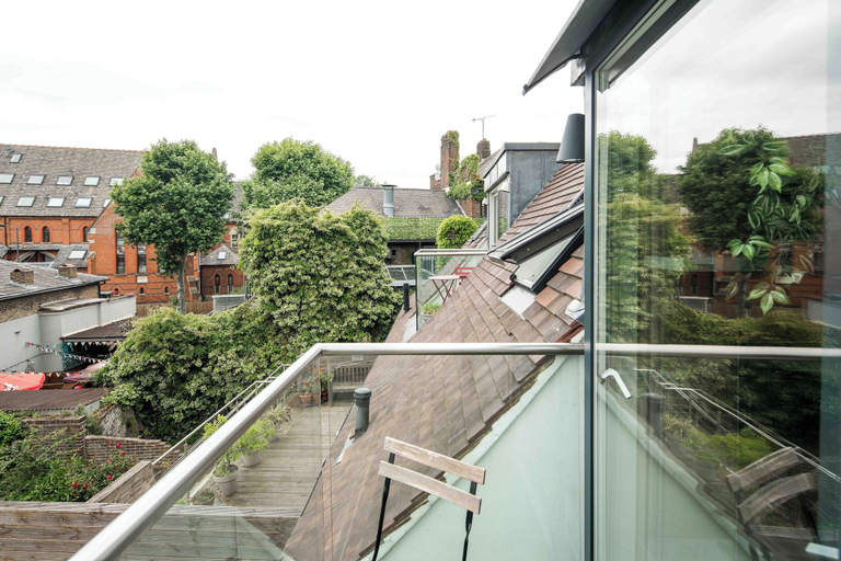 Others 5, Sleek and Stylish 1BD Apt w/ Balcony, Hammersmith, London
