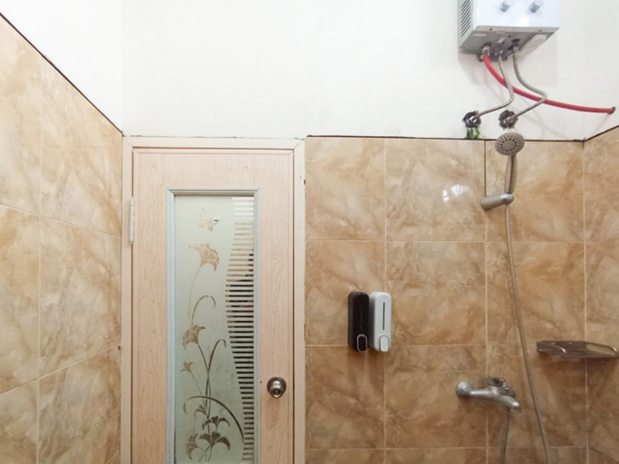 Bathroom 3, Intayu Homestay RedPartner, Malang