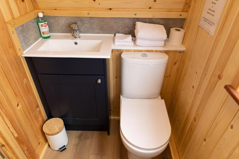Others 5, Thistle Pod Farm Stay with Hottub Sleeps 2, East Ayrshire