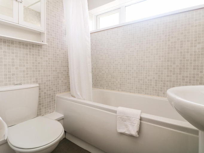 Bathroom 4, Manorcombe 17, Cornwall