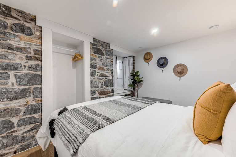 Bedroom 3, Elegant 1 Bedroom Suite, Communauté-Urbaine-de-Québec