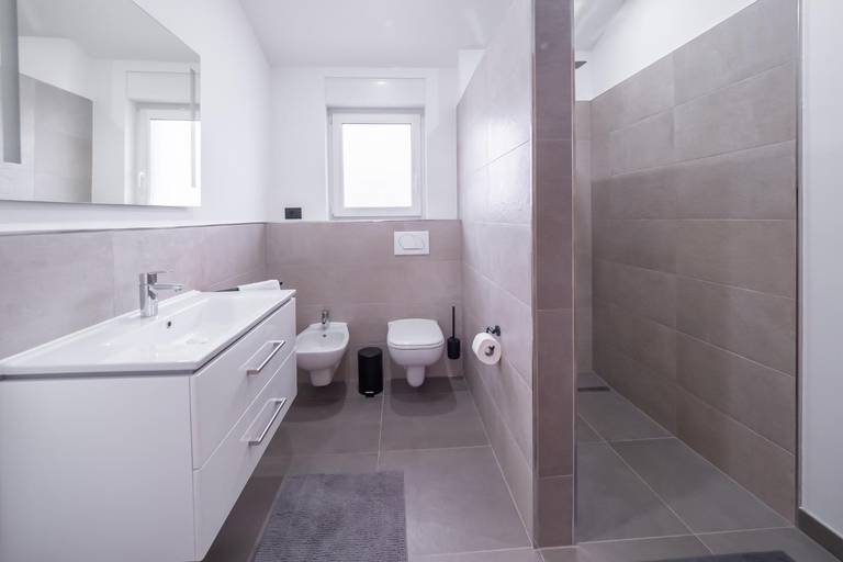 Bathroom 4, Villa Lydia, Marčana