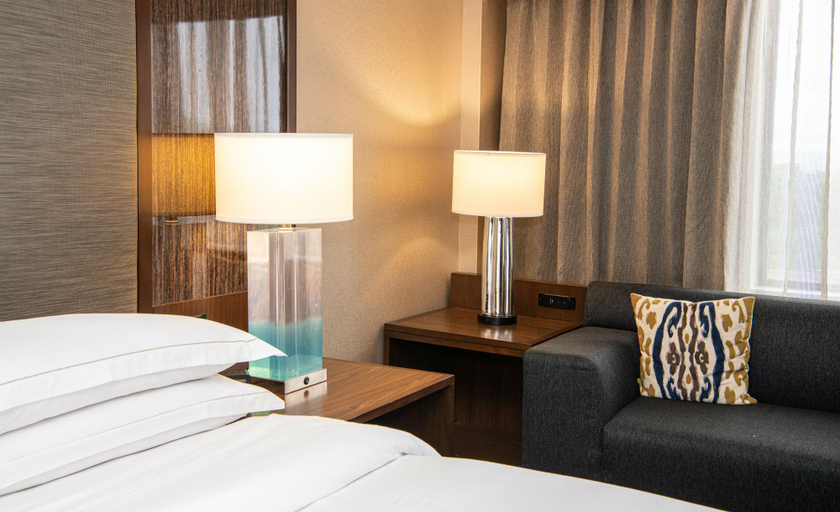 Bedroom 2, Hilton Parsippany, Morris