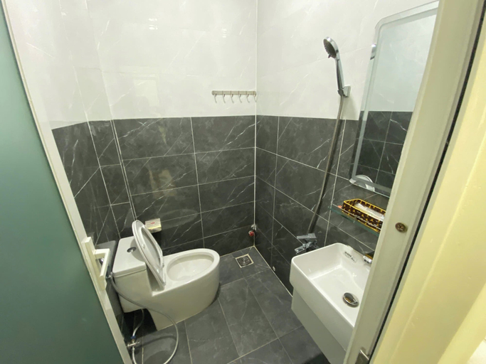Bathroom 4, Khach San Gia Thanh, District 5