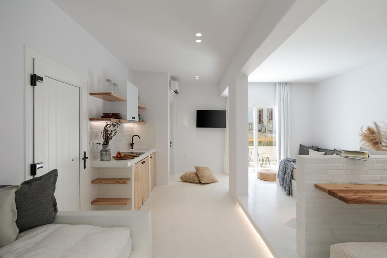 Others 5, Naxian Aura suites, South Aegean