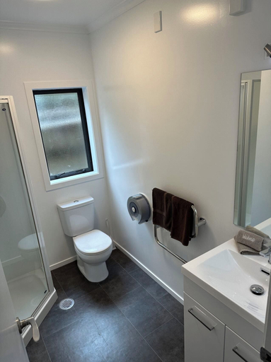 Bathroom 3, Lorne Apartments, Hamilton