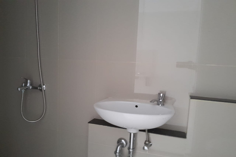 bathroom 13