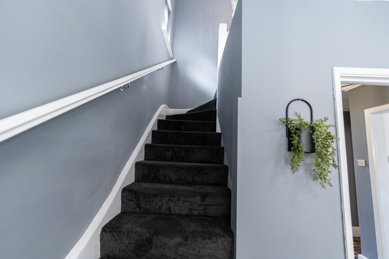 Others 2, Casa Lobo's Beautiful Suites Apartment 1 free offroad parking, Wolverhampton
