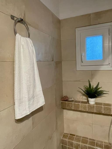 Bathroom 2, Anastasios' artwork apartment, Central Macedonia