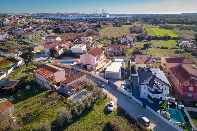 Others 3, Complex Villa White, Pula