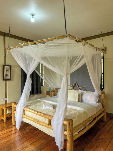 Bedroom 2, Gorilla Bluff Lodge, Kinkiizi