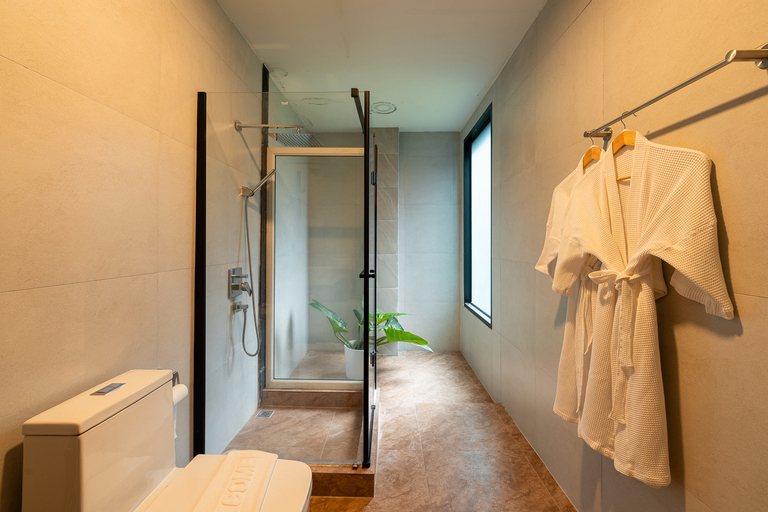 Bathroom 13