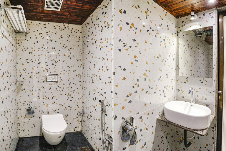 Bathroom 3, Fabhotel Peralz, Mumbai Suburban