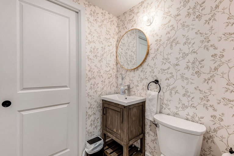 Bathroom 4, Elegant 1 Bedroom Suite, Communauté-Urbaine-de-Québec