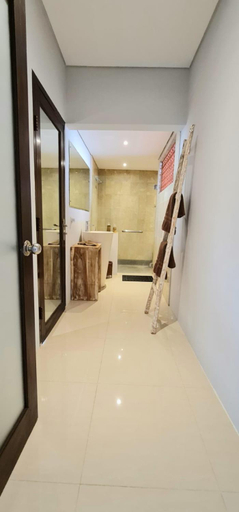 Bathroom, Rumah HaDeKa Jimbaran, Badung