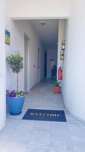 Others 4, Giannis & Maria Gramvousaki Apts, Crete