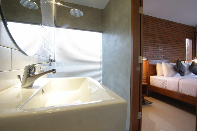 Bathroom 10