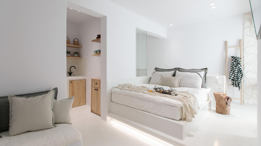 Others 3, Naxian Aura suites, South Aegean
