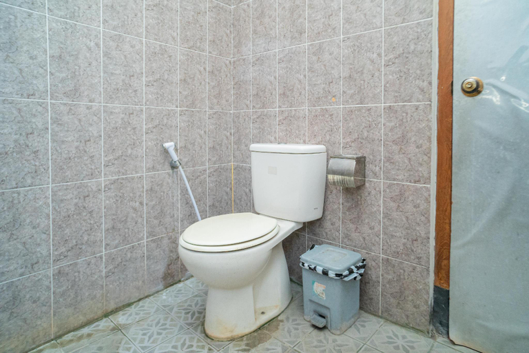 Bathroom 23