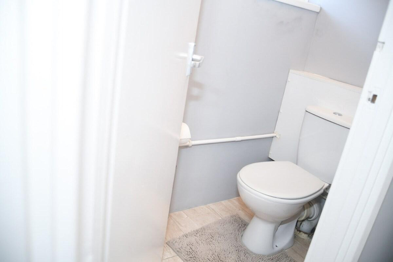 Bathroom 3, A Charming 3-Bedroom Home in West Midlands, Walsall