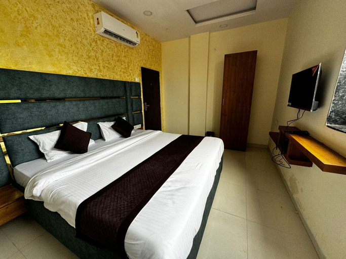 Bedroom 4, Hotel Apple INN, Indore