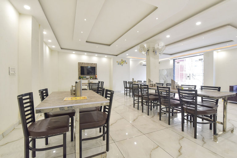 Food & Drinks 5, Fabhotel Dev Palace, Dehradun