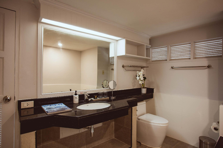 Bathroom 15