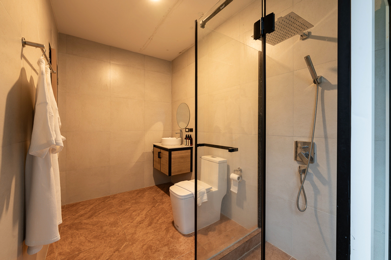 Bathroom 16