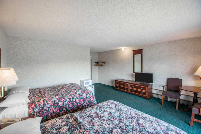 Bedroom 3, Econo Lodge Hornell, Steuben