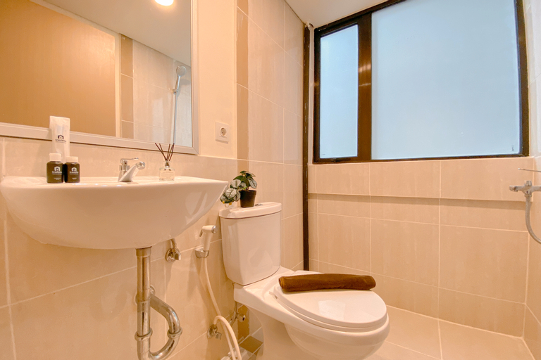 Bedroom 5, Homey and Comfort 2BR at Meikarta Apartment By Travelio, Cikarang