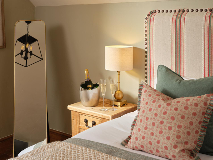 Bedroom 2, The Newbridge on Usk, Newport